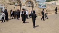 הכניסה למתחם קבר הרשב"י במירון, אפריל 2022 (צילום: גילעד שרים)