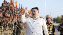שליט קוריאה הצפונית קים ג'ונג-און (צילום: Korean Central News Agency/Korea News Service via AP)