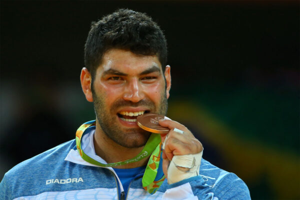 אורי ששון עם מדליית הארד באולימפיאדת ריו (צילום ארכיון: REUTERS/Murad Sezer)