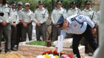הלוויתו של רנ"ג נעם רז ז"ל (צילום: דוברות המשטרה)
