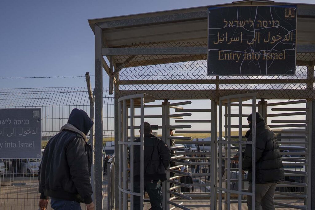 Palestinian workers enter Israel from Gaza at the Erez border crossing. (Photo: AP Photo/Oded Balilty)