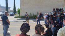 עובדי נובולוג לוגיסטיקה במהלך סכסוך העבודה שהוכרז במפעל (צילום: הסתדרות עובדי המזון והפרמצבטיקה)