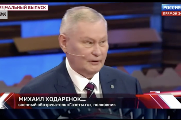 הקולונל לשעבר מיכאיל חודרנוק בטלוויזיה הממלכתית הרוסית (צילום מסך)