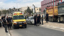 אמבולנס מד"א מפנה את שני האחים לבית החולים סורוקה (צילום: דוברות מד"א)
