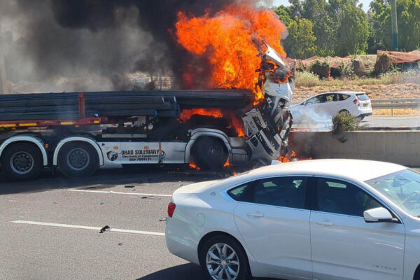 נהג משאית נהרג בתאונה בכביש 6 בין מחלף נחשונים למחלף קסם