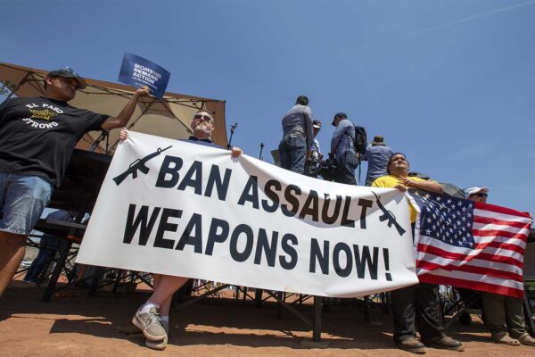 מפגינים בארה"ב קוראים להגבלת מכירת נשק (צילום: AP Photo/Andres Leighton, File)