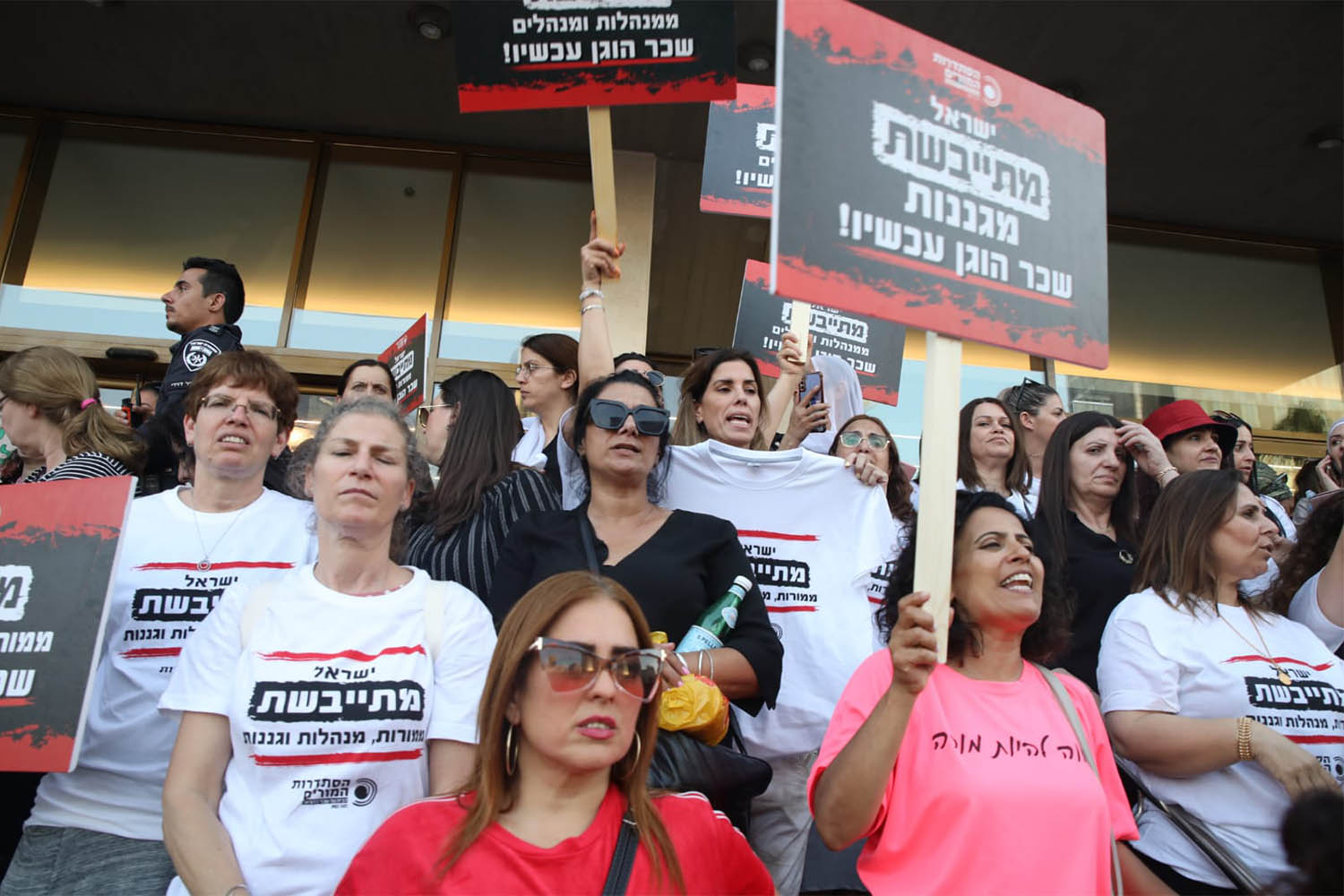 ""המורות הולכות להיות אחמ"שיות או מזכירות כדי שיוכלו לגמור את החודש" (צילום: כדיה לוי)