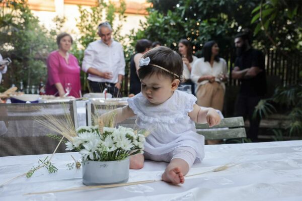 Ra’anana, 2021. A baby celebrates. (Photo: Nati Shochat / Flash 90)