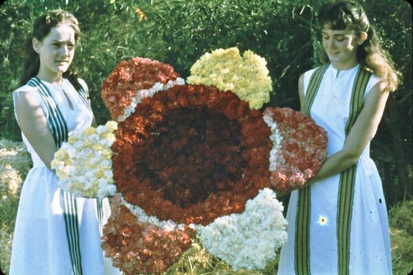 Kibbutz Gan Shmuel, 1965. Perach Sheli, Oh Perach – My Flower, Oh Flower (Photo: Gan Shmuel Archive, from the PikiWiki website)