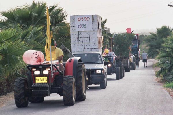Kibbutz Ramat HaKovesh, 1999. Revenge of the Tractor (Photo: Ramat HaKovesh Archive, from the PikiWiki website)