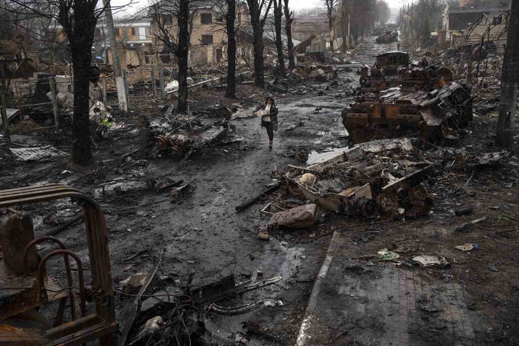 Ukraine War 100 Days Photo Gallery כלי רכב הרוסים של צבא רוסיה במזרח אוקראינה (AP Photo/Rodrigo Abd)