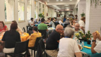 חגיגת שבועות בבית ההסתדרות עם ניצולי השואה (צילום: ההסתדרות)