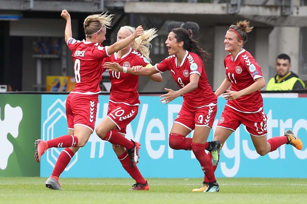 שחקניות נבחרת דנמרק (צילום: Maja Hitij/Getty Images)