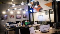 עובדים במתחם JVP בירושלים (צילום אילוסטרציה: הדס פרושפלאש90)