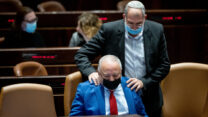 ח״כ ניר אורבך ושר האוצר אביגדור ליברמן בכנסת (צילום: יונתן זינדל, פלאש 90)