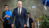 ראש הממשלה יאיר לפיד (צילום: אוליבייה פיטוסי / פלאש90)
