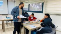 שיעור פיזיקה של מרכז תמר באום בטין (צילום: מרכז תמר)