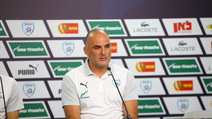 אלון חזן, מאמן נבחרת ישראל בכדורגל (צילום: ההתאחדות לכדורגל בישראל)
