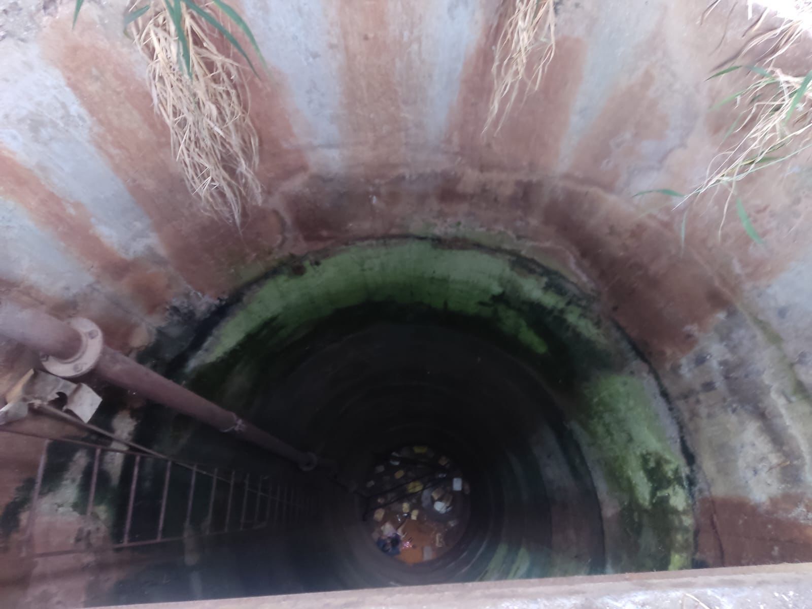 הבאר אליה נפלו אב ובתו בפרדס חנה (צילום: כבאות והצלה חדרה) הבאר אליה נפלו אב ובתו בפרדס חנה (צילום: כבאות והצלה חדרה)