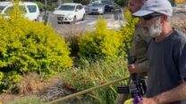 שני הגברים שהסירו דגל גאווה בעמק הירדן (צילום: ינון ערב)