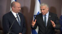 טקס חילופי התפקיד, בין נפתלי בנט ליאיר לפיד בלשכת ראש הממשלה (צילום: קובי גדעון / לע"מ)