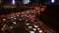 פקקי תנועה בכביש איילון בכניסה לתל אביב (צילום: אבשלום ששוני/פלאש90)
