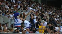 אוהדי נבחרת ישראל בגמר היורו עד גיל 19 בסלובקיה (צילום: אסי קיפר, באדיבות ההתאחדות לכדורגל)