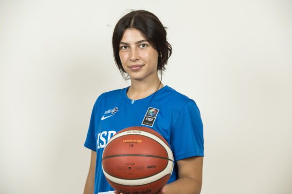 עדן ציפל, שחקנית נבחרת העתודה בכדורסל. "רואה את עצמי בקבוצה באירופה" (צילום: איגוד הכדורסל בישראל)