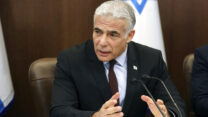 יאיר לפיד בישיבת ממשלה (צילום: Gil Cohen-Magen/Pool Photo via AP)