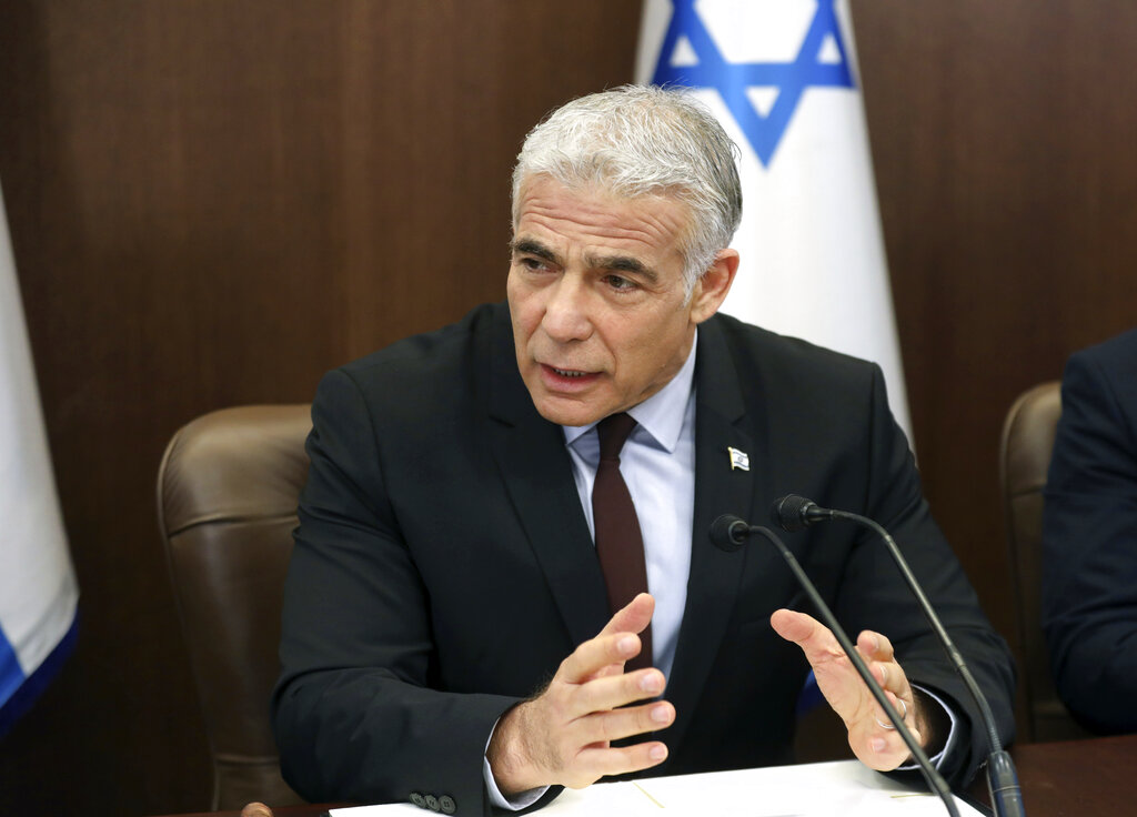 יאיר לפיד בישיבת ממשלה (צילום: גיל כהן מגן, אי פי)