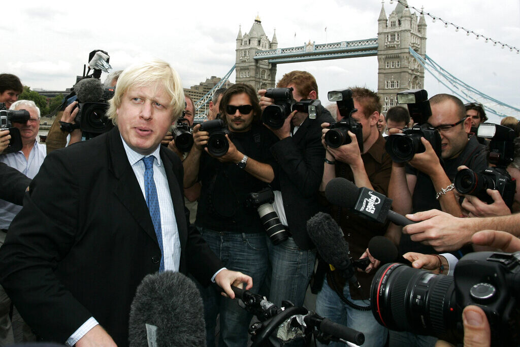 ראש ממשלת בריטניה, בוריס ג'ונסון, מודיע על התפטרותו (AP Photo/Sang Tan, File)