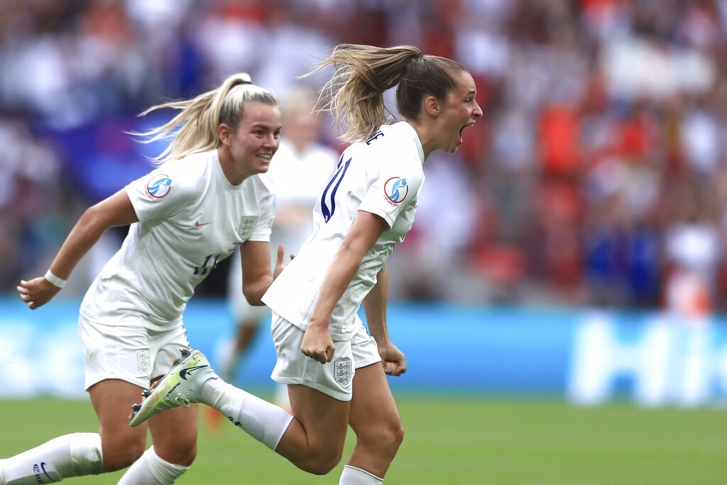 אלה טון חוגגת שער לנבחרת אנגליה בגמר יורו נשים 2022 (צילום: AP Photo/Leila Coker)