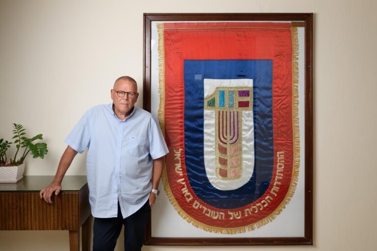 Arnon Bar-David at the entrance to the Histadrut chairman’s office. “I’m not going to let this country become a rich state that has insane excess revenues that are only increasing every month, while its workers and citizens are poor” (Photo: Jonathan Bloom)