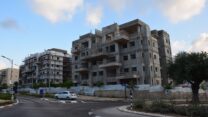 בניינים בבנייה בחריש (צילום: אור גואטה)