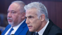 ראש הממשלה יאיר לפיד ושר האוצר אביגדור ליברמן (צילום: מרק ישראל סלם)