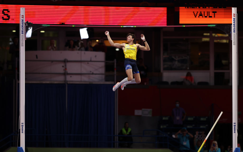 ארמנד דופלנטיס שובר את שיא העולם באליפות העולם באולמות בבלגרד (Photo by Maja Hitij/Getty Images for World Athletics)