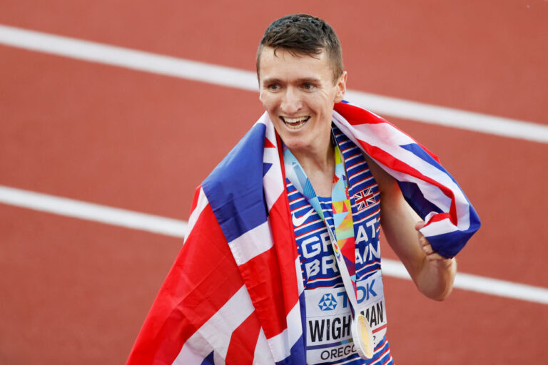 ג'ייק וייטמן הבריטי מנצח בריצת 1,500 מטר. כבוד לממלכה (צילום: Photo by Steph Chambers/Getty Images)