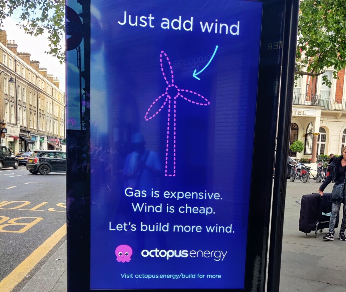 פרסומת לטורבינות רוח בבריטניה (צילום: אור גואטה)