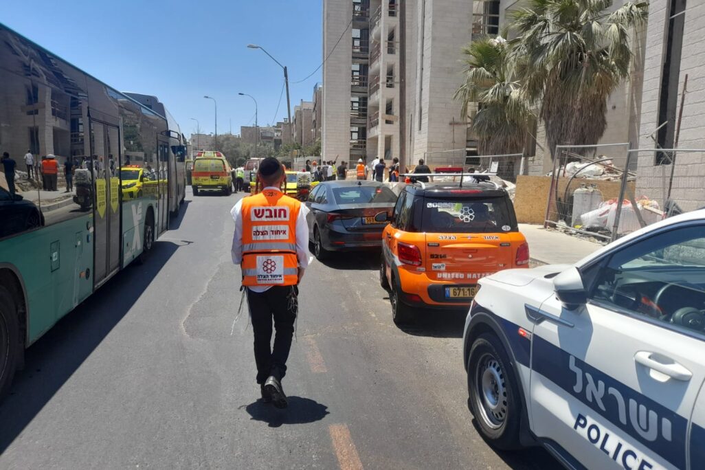 זירת התאונה בירושלים (צילום: דוברות איחוד הצלה)