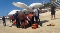 זירת הטביעה בחוף סירונית בנתניה (צילום: דוברות מבצעית מד״א)