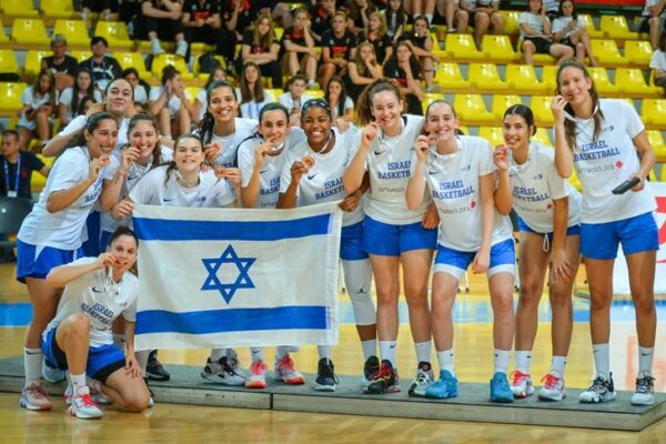 נבחרת העתודה נשים בכדורסל מסיימת במקום השלישי באליפות אירופה ועולה לדרג א' (צילום: Fiba.com)