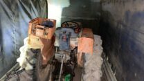 טרקטור שנגנב ממושב תלמים נתפס בתוך משאית גנובה (צילום: דוברות המשטרה)