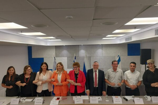 ראשות הארגונים המפעילים את מעונות היום המפוקחים בכינוס חירום בכפר המכביה