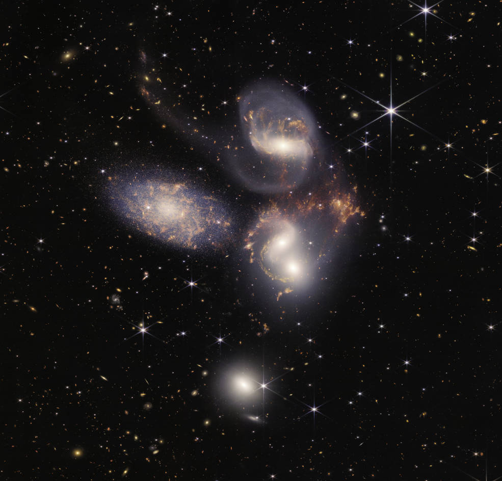 החמישייה של סטפן, קבוצה של חמש גלקסיות. תמונות ראשונות מטלקסופ ג&quot;ימס ווב (צילום: נאס&quot;א)