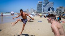 חוף בתל אביב (צילום: אבשלום ששוני / פלאש 90)