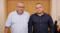 יו"ר ההסתדרות ארנון בר-דוד (משמאל) וראש עיריית אשקלון תומר גלאם (צילום: אלדד עובדיה)