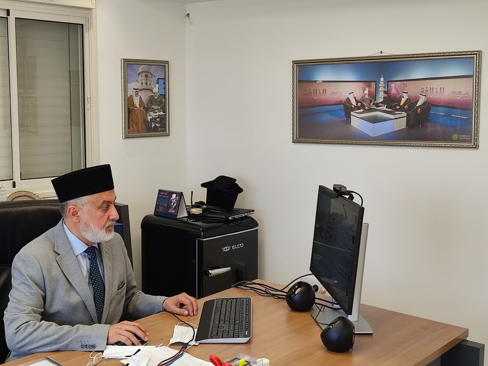 شريف عوده في مكتبه. "الغالبية العظمى من الشعب لا تبدي رأيها بالنسبة لقانون المواطنة بسبب الخوف. لم تتعلمون شيئاً من العالم العربي" (تصوير: ينيف شارون)