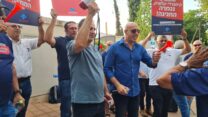 הפגנה מול בית של מנכ"ל שסטוביץ' (צילום: הדס יום טוב)