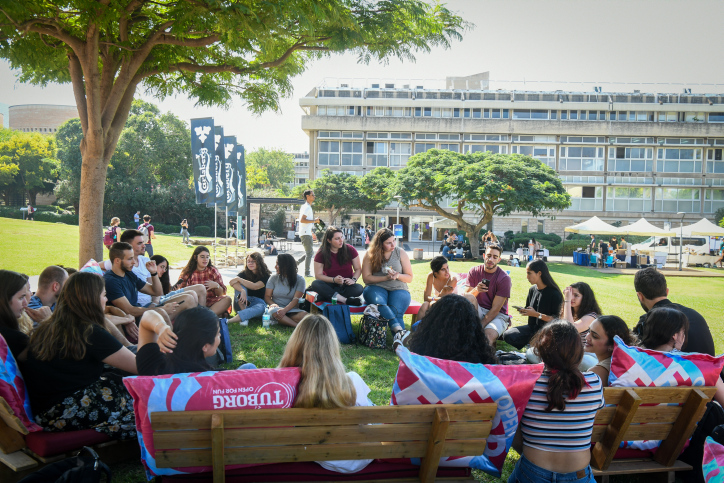 סטודנטים באוניברסיטת תל אביב (צילום: פלאש90)
