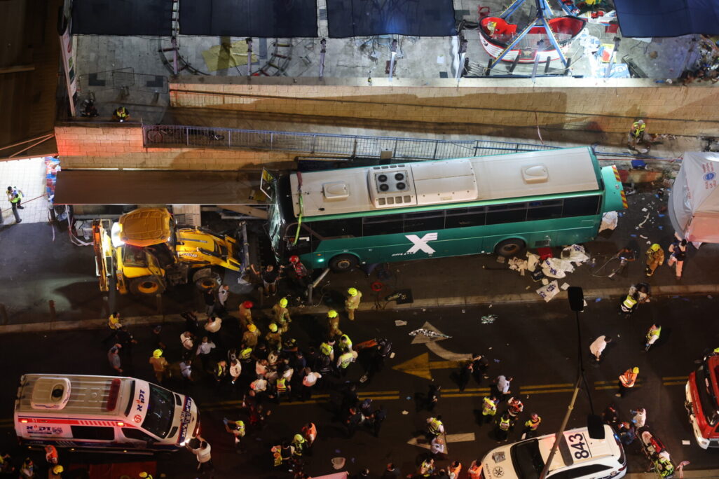תאונת האוטובוס בירושלים (צילום: יונתן זינדל/ פלאש90)